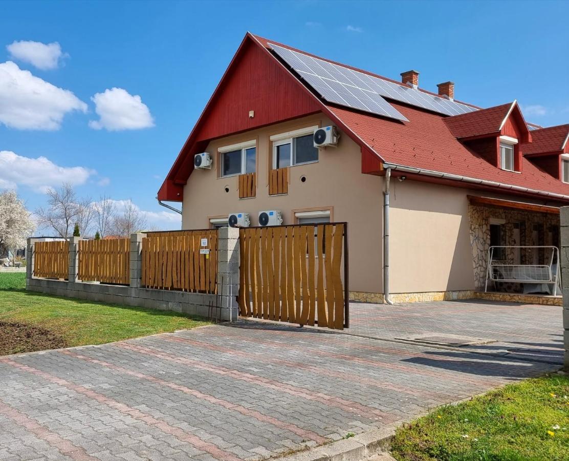 Relax Apartman Siofok-Sosto Buitenkant foto