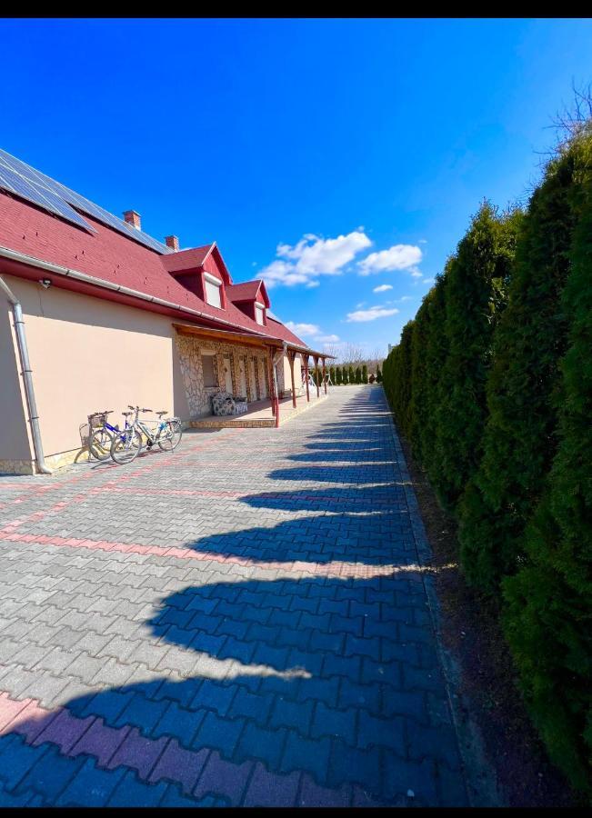 Relax Apartman Siofok-Sosto Buitenkant foto